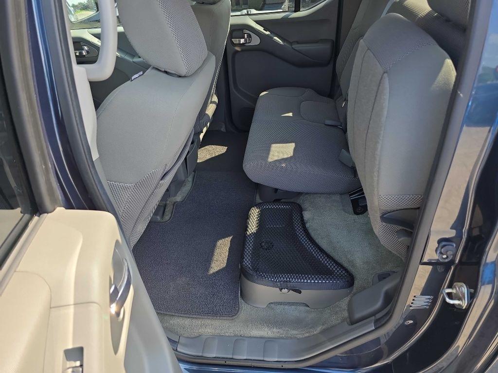 Nissan Frontier 4WD Crew Cab LWB Auto SV 2016