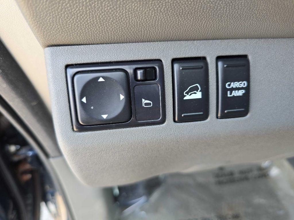 Nissan Frontier 4WD Crew Cab LWB Auto SV 2016