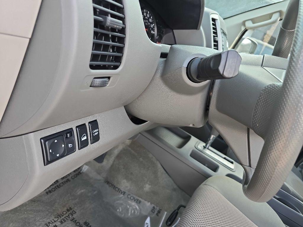 Nissan Frontier 4WD Crew Cab LWB Auto SV 2016