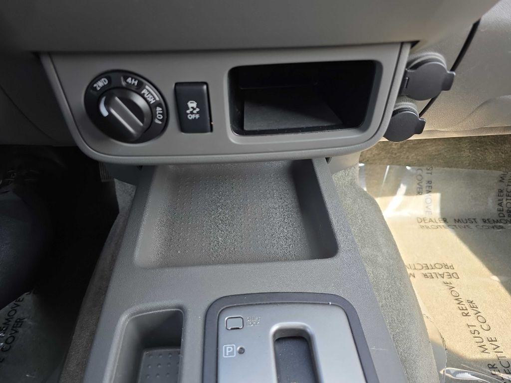 Nissan Frontier 4WD Crew Cab LWB Auto SV 2016