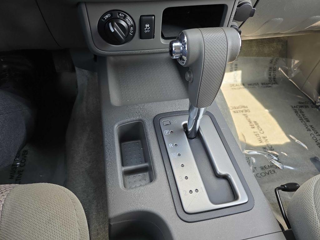 Nissan Frontier 4WD Crew Cab LWB Auto SV 2016