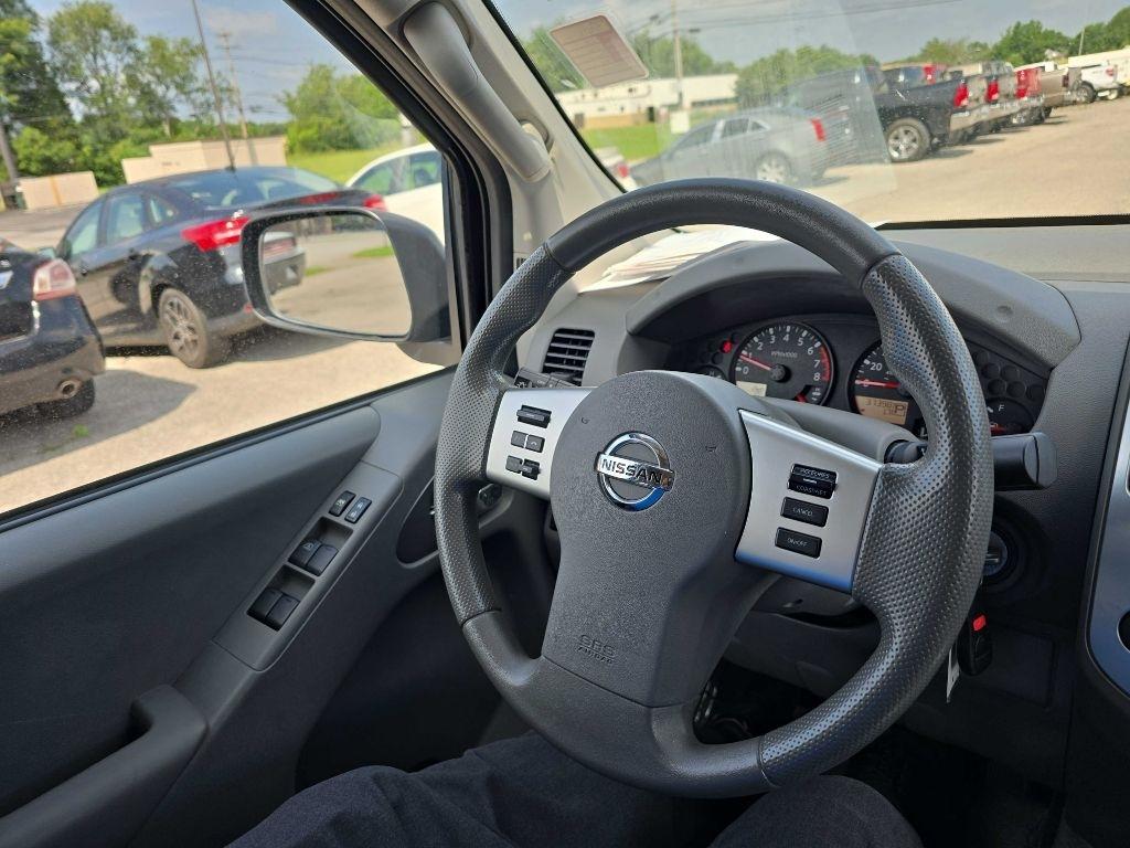 Nissan Frontier 4WD Crew Cab LWB Auto SV 2016