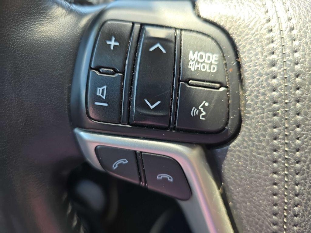 Toyota Highlander Limited V6 AWD (Natl) 2017