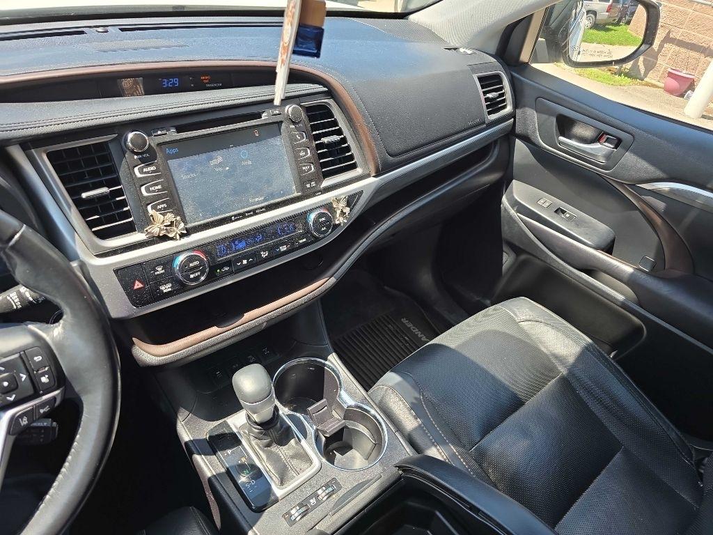 Toyota Highlander Limited V6 AWD (Natl) 2017