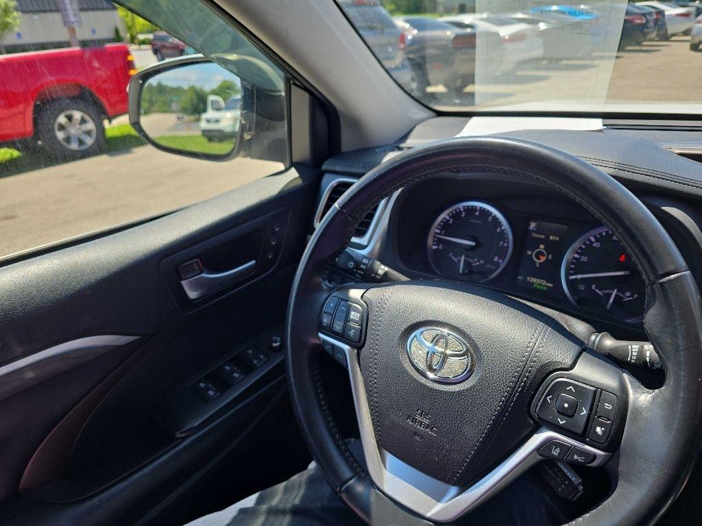 Toyota Highlander Limited V6 AWD (Natl) 2017