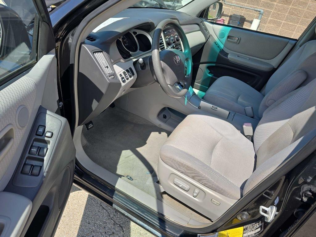 Toyota Highlander V6 2WD with 3rd-Row Seat 2007
