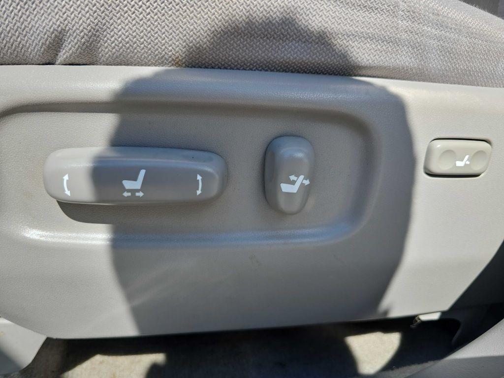 Toyota Highlander V6 2WD with 3rd-Row Seat 2007