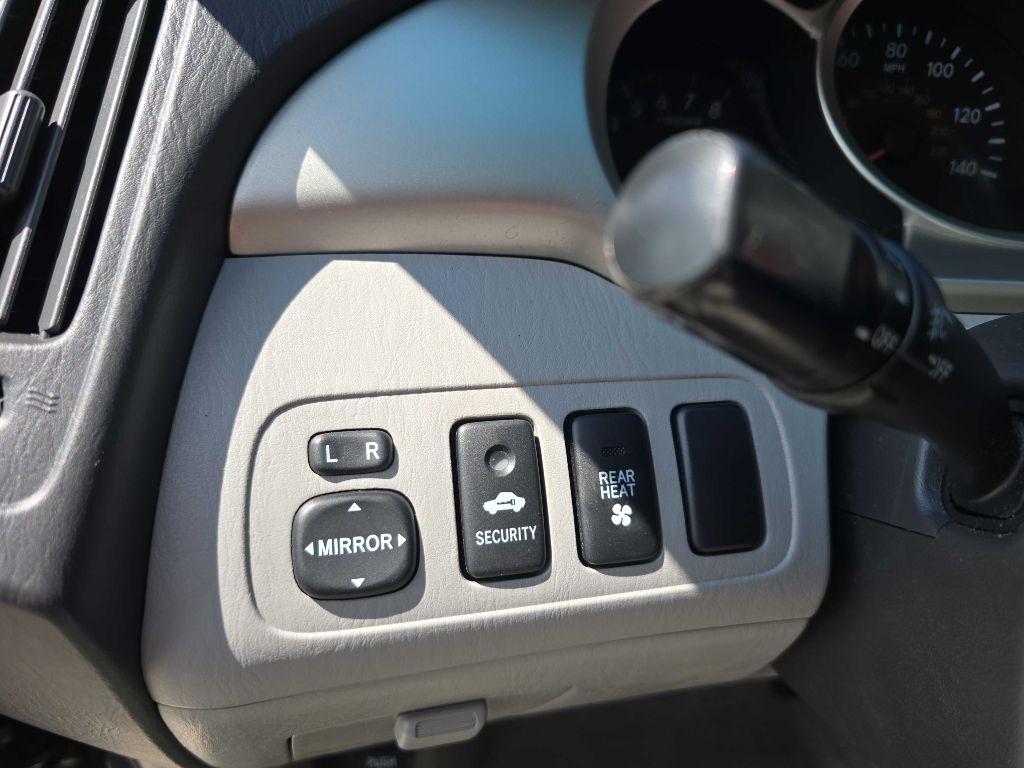 Toyota Highlander V6 2WD with 3rd-Row Seat 2007