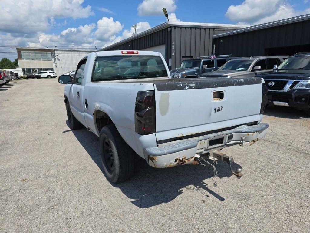 Chevrolet Silverado 1500 Reg Cab 119.0" WB 4WD Work Truck 2005