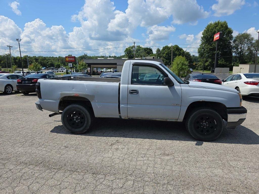 Chevrolet Silverado 1500 Reg Cab 119.0" WB 4WD Work Truck 2005