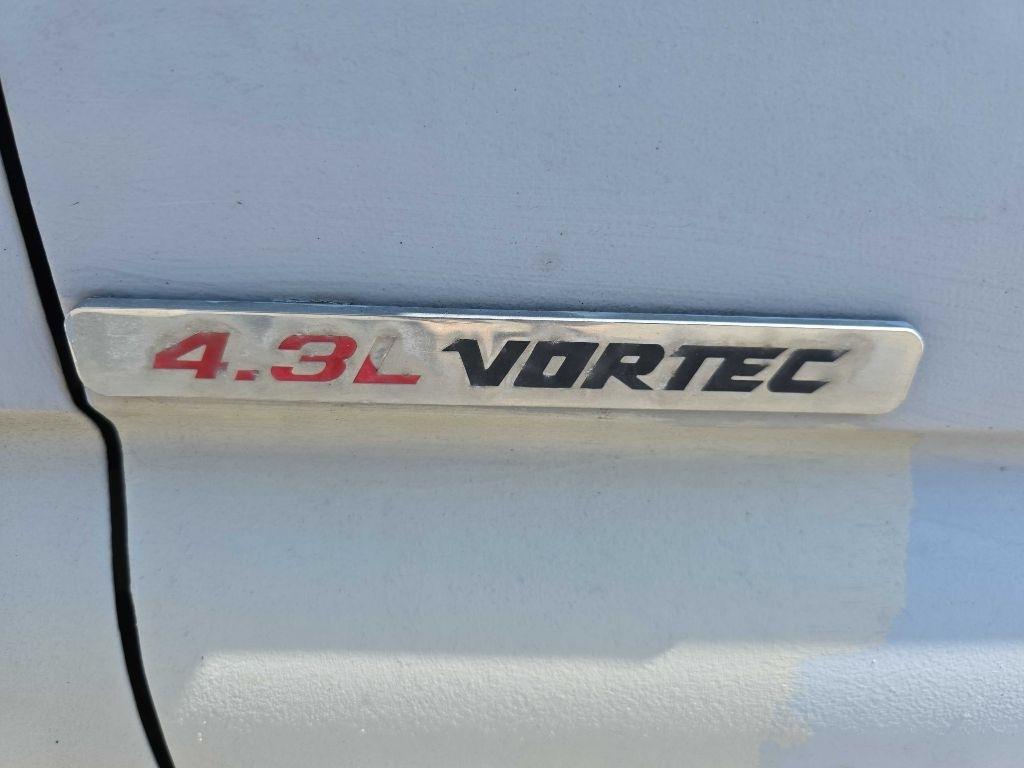 Chevrolet Silverado 1500 Reg Cab 119.0" WB 4WD Work Truck 2005