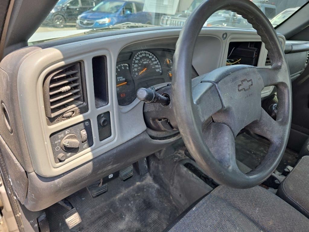 Chevrolet Silverado 1500 Reg Cab 119.0" WB 4WD Work Truck 2005