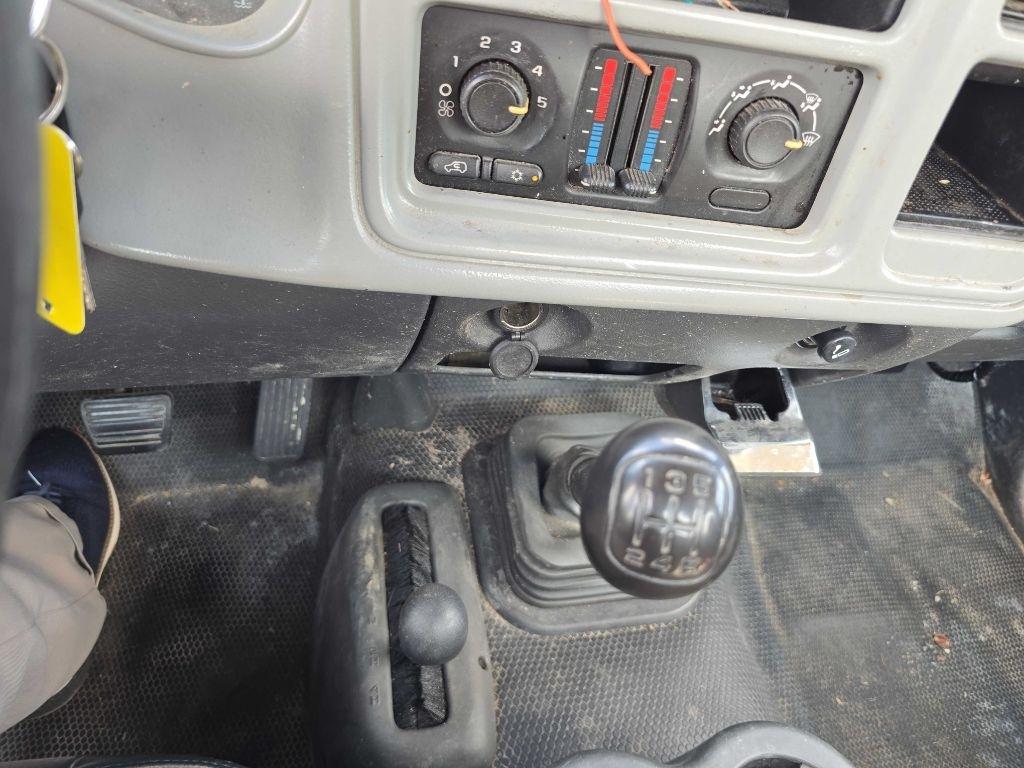 Chevrolet Silverado 1500 Reg Cab 119.0" WB 4WD Work Truck 2005