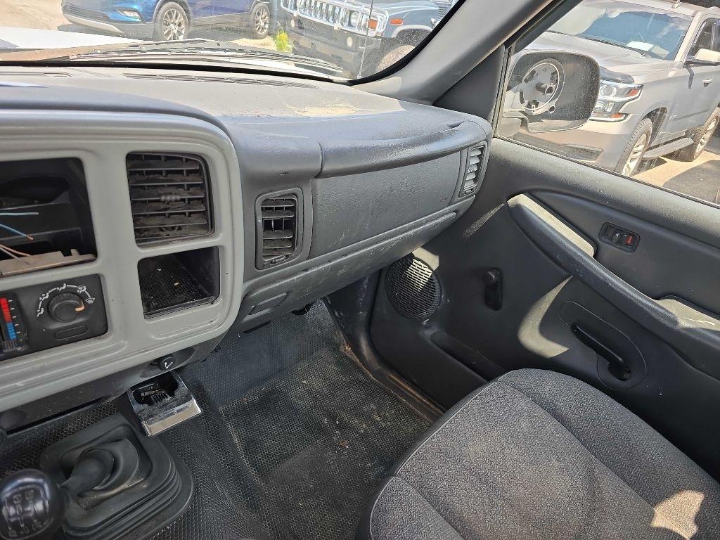 Chevrolet Silverado 1500 Reg Cab 119.0" WB 4WD Work Truck 2005