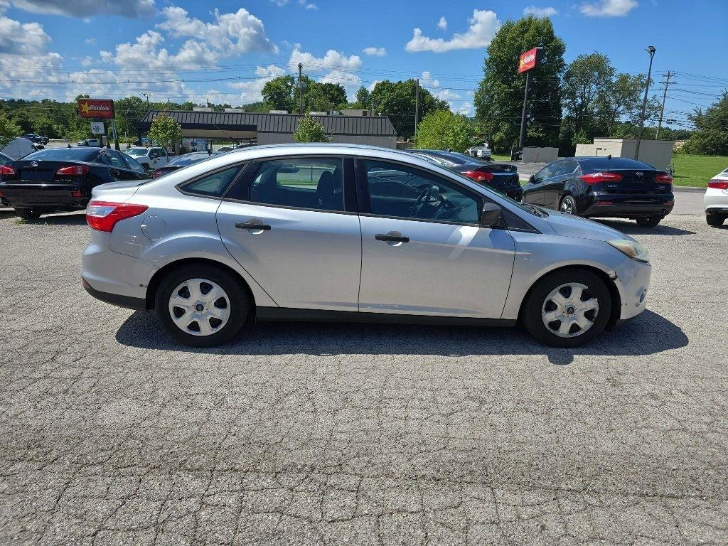Ford Focus 4dr Sdn S 2012