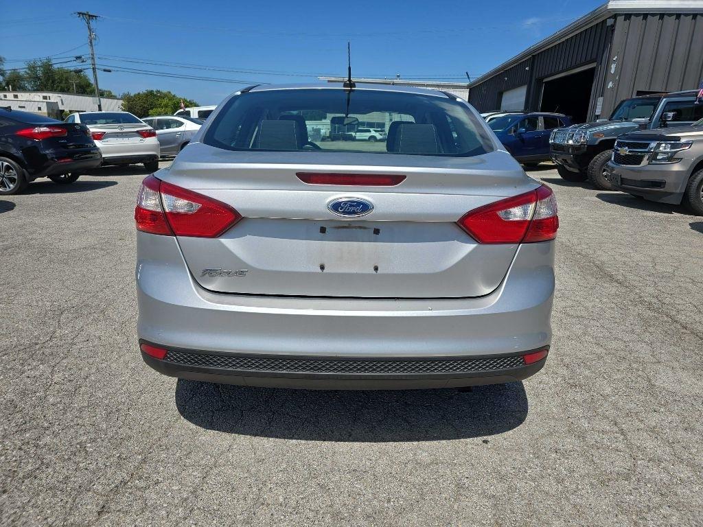 Ford Focus 4dr Sdn S 2012