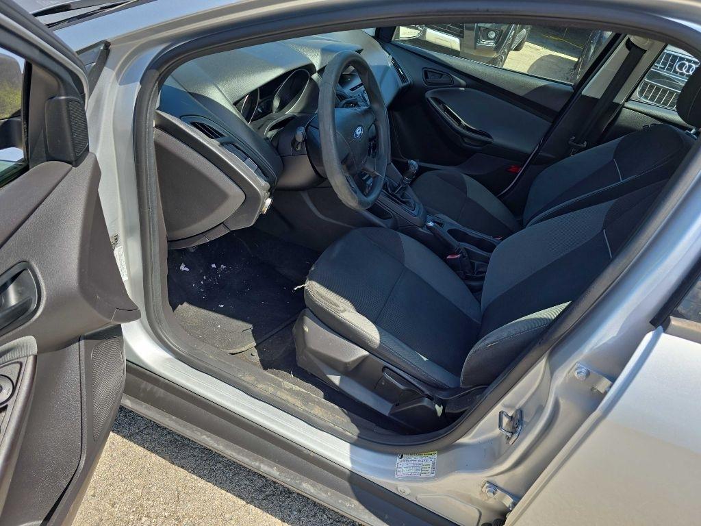 Ford Focus 4dr Sdn S 2012