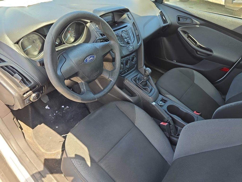 Ford Focus 4dr Sdn S 2012