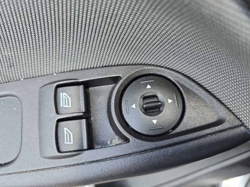 Ford Focus 4dr Sdn S 2012