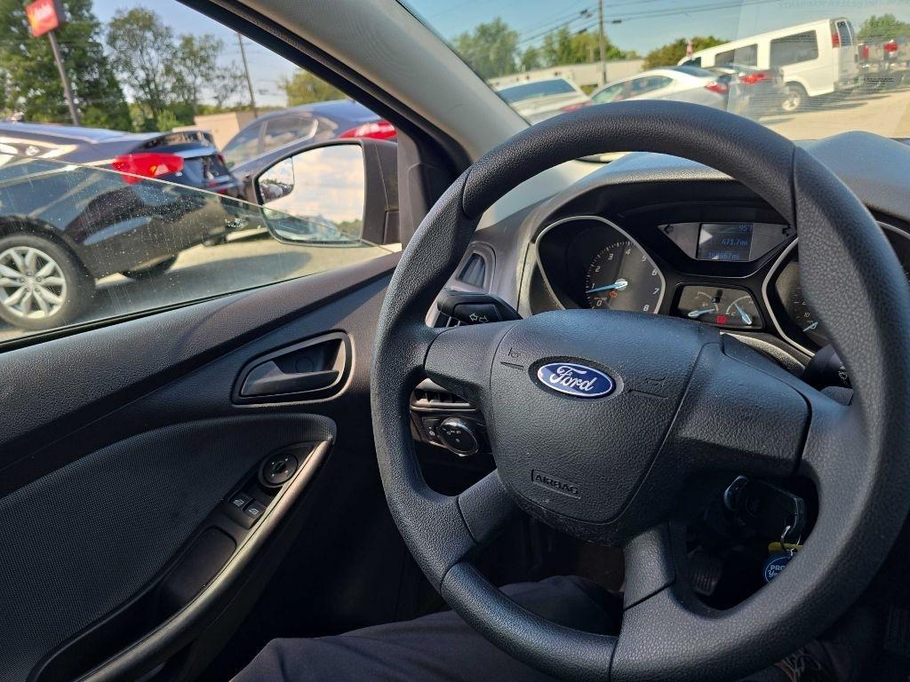 Ford Focus 4dr Sdn S 2012