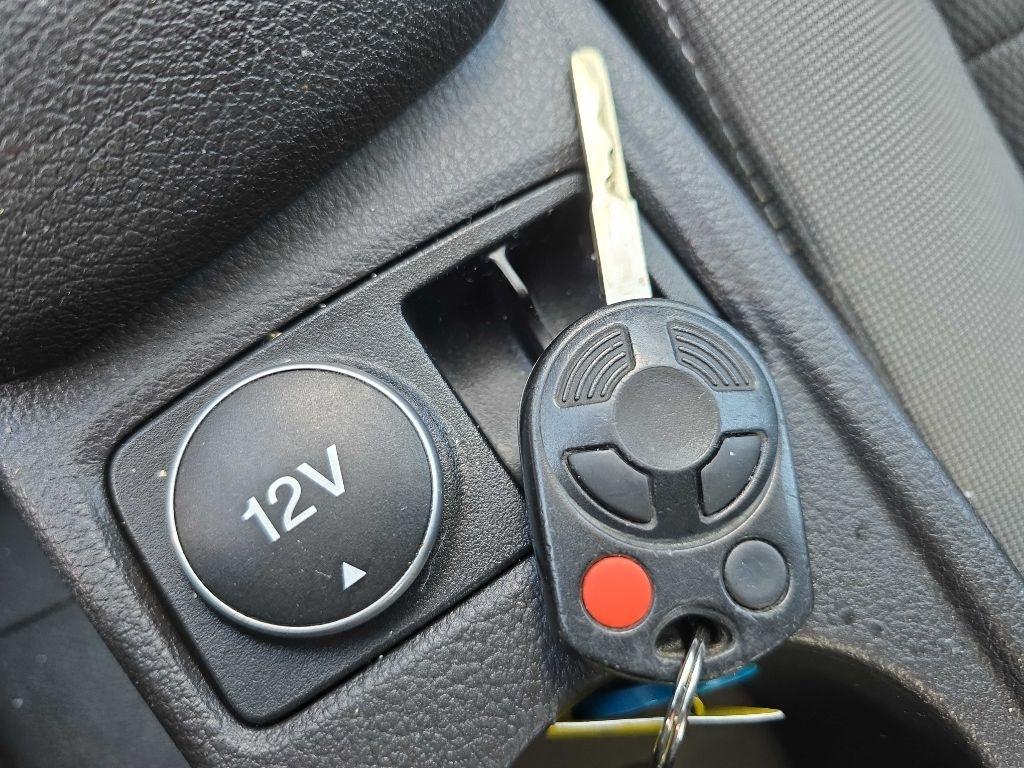 Ford Focus 4dr Sdn S 2012