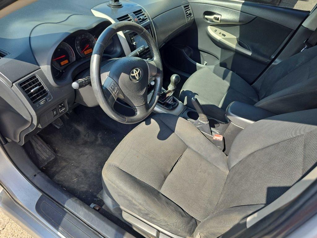 Toyota Corolla  2010