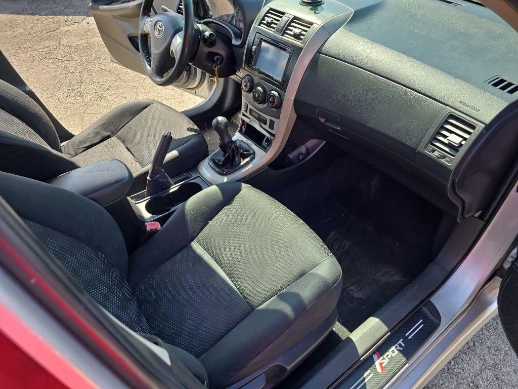 Toyota Corolla  2010