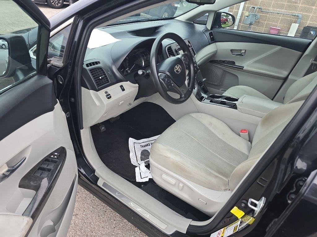 Toyota Venza LE I4 FWD 2013
