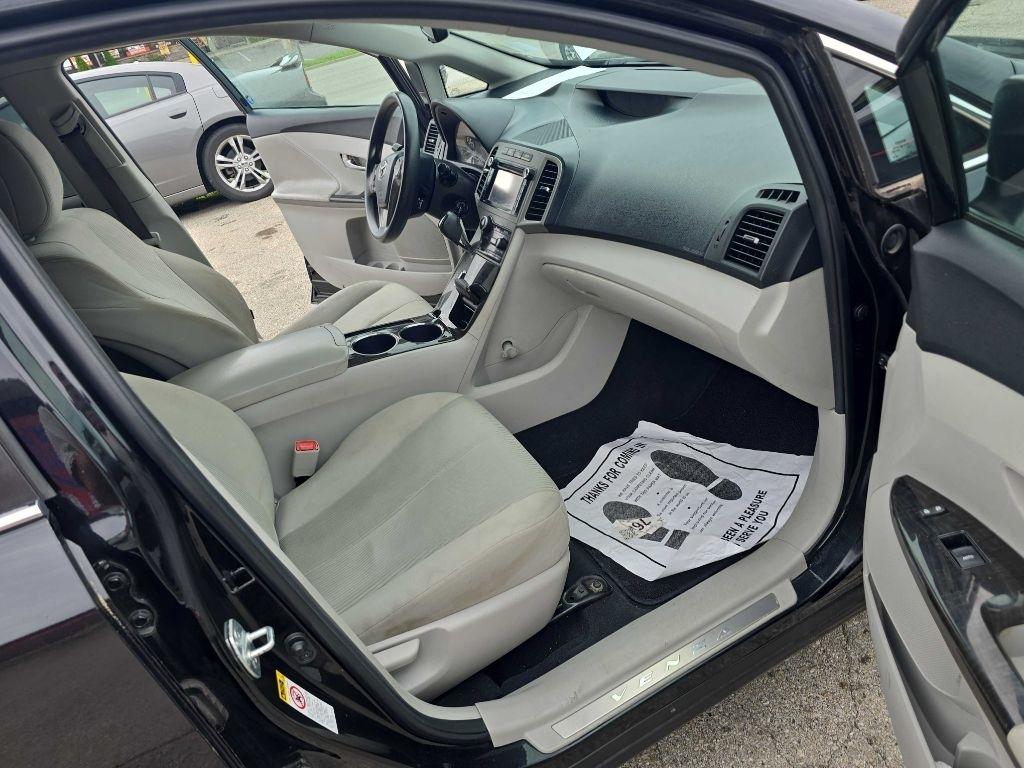 Toyota Venza LE I4 FWD 2013