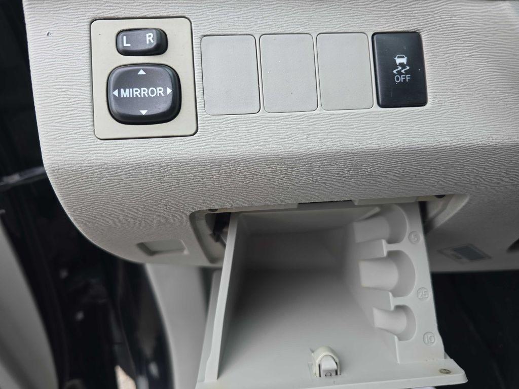 Toyota Venza LE I4 FWD 2013