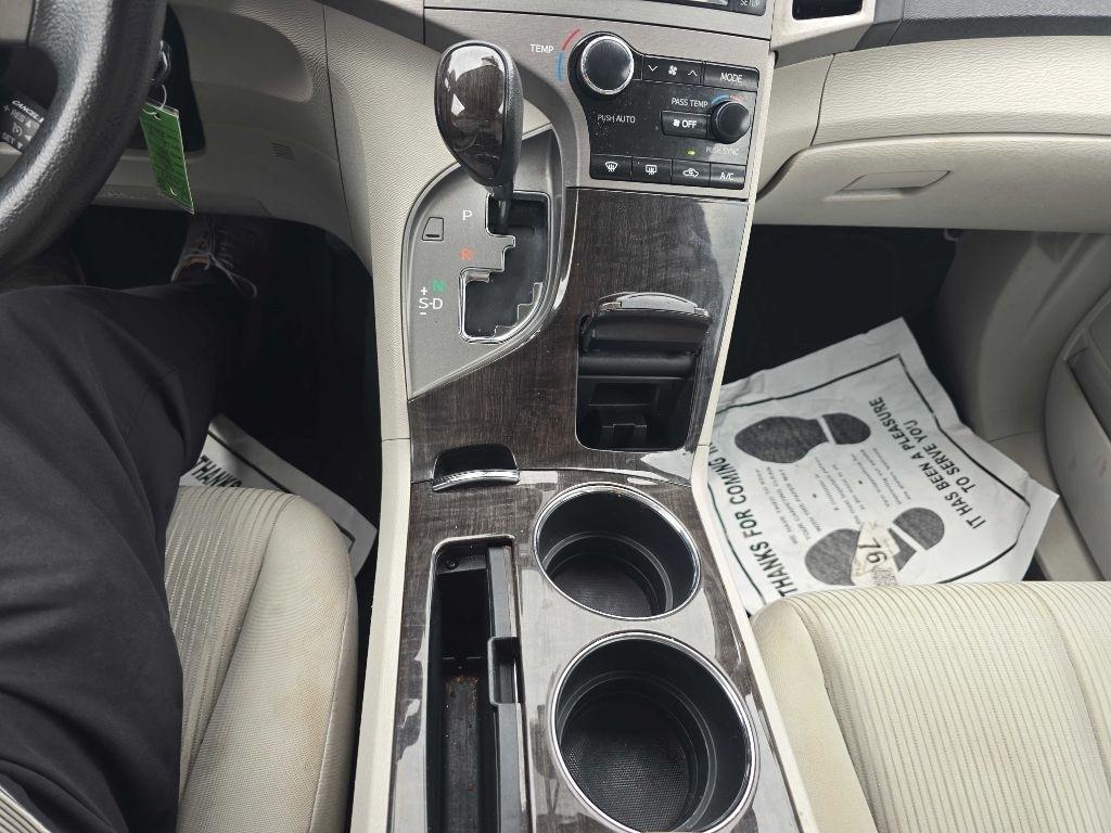 Toyota Venza LE I4 FWD 2013
