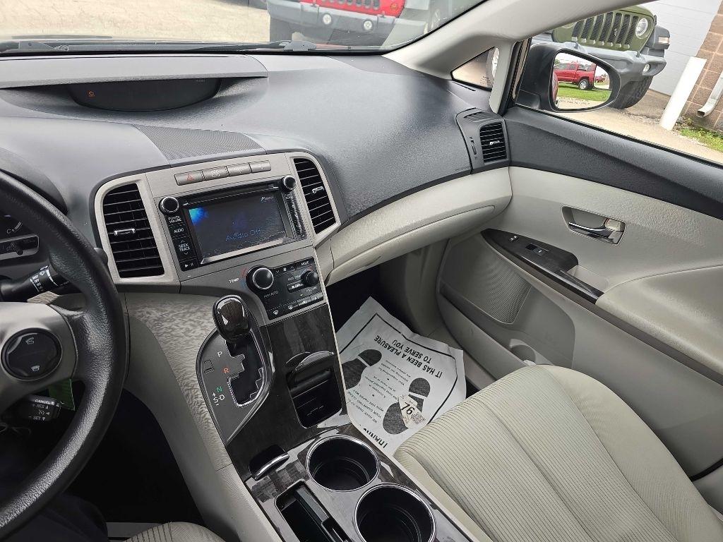Toyota Venza LE I4 FWD 2013