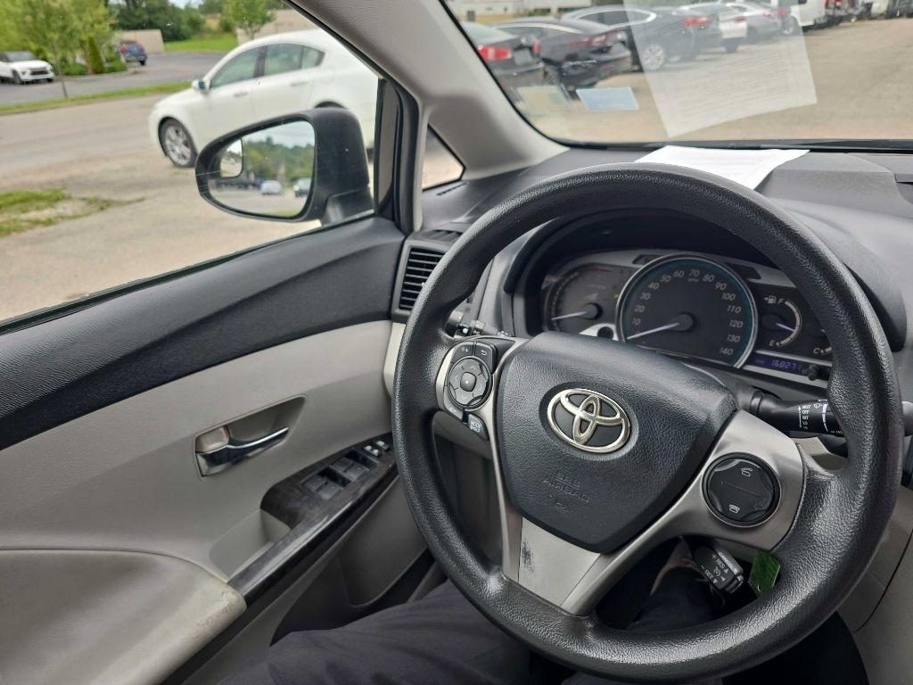 Toyota Venza LE I4 FWD 2013