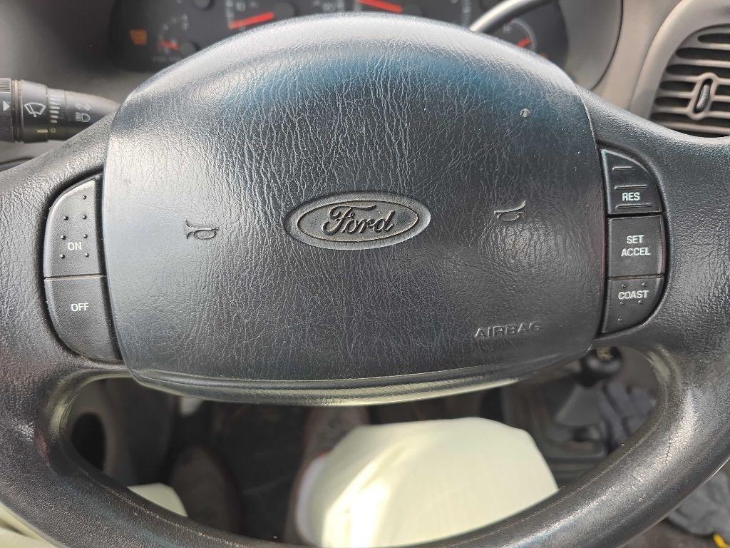 Ford F-150 Reg Cab 139" 4WD XLT 1999