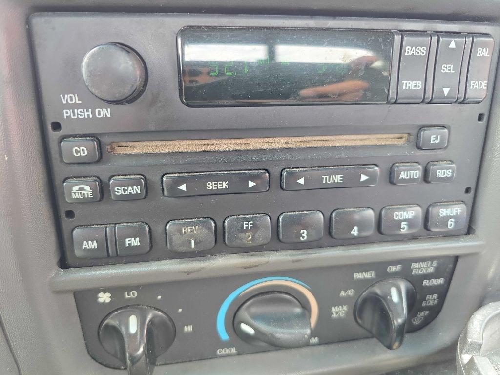 Ford F-150 Reg Cab 139" 4WD XLT 1999
