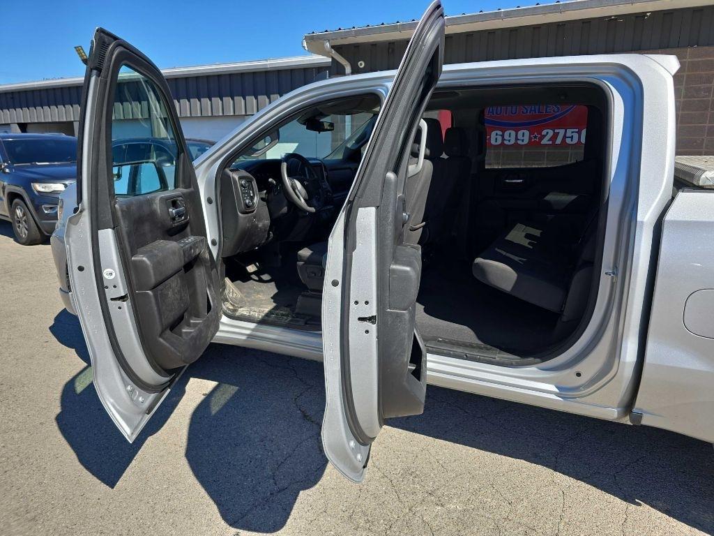 Chevrolet Silverado 1500 4WD Crew Cab 147" Custom 2022