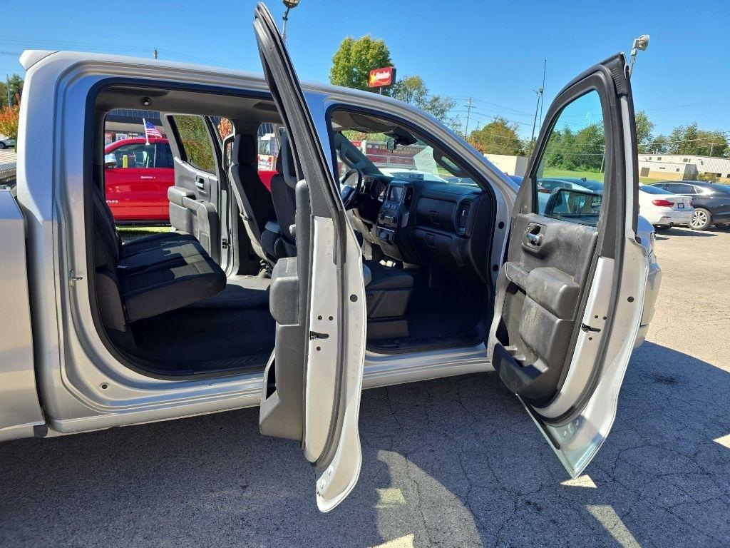 Chevrolet Silverado 1500 4WD Crew Cab 147" Custom 2022