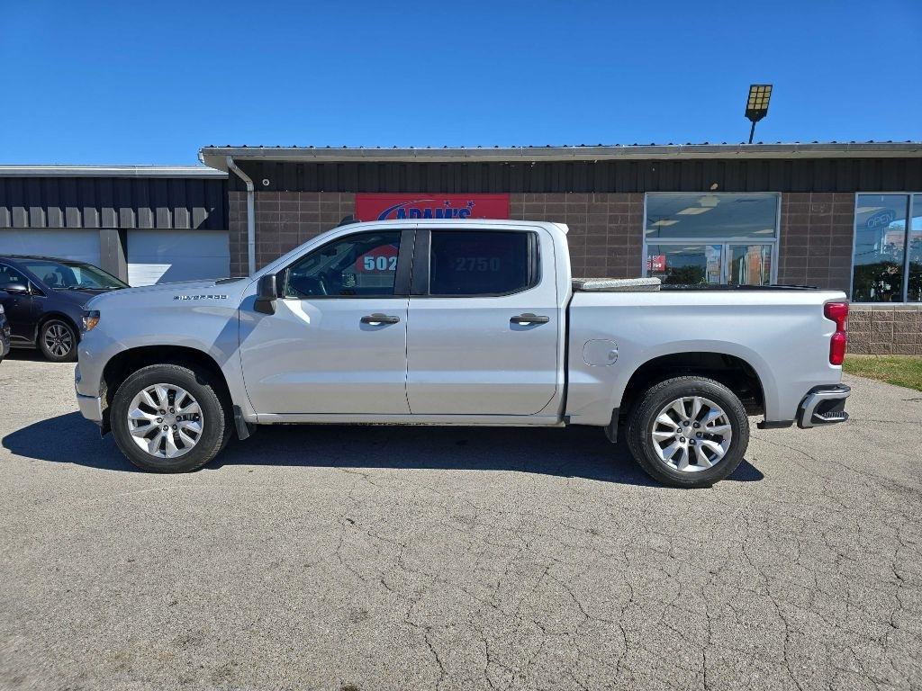 Chevrolet Silverado 1500 4WD Crew Cab 147" Custom 2022