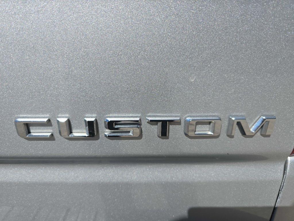 Chevrolet Silverado 1500 4WD Crew Cab 147" Custom 2022