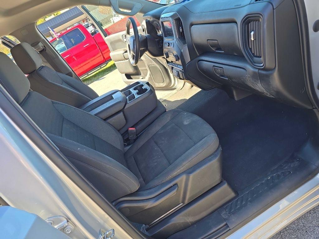 Chevrolet Silverado 1500 4WD Crew Cab 147" Custom 2022
