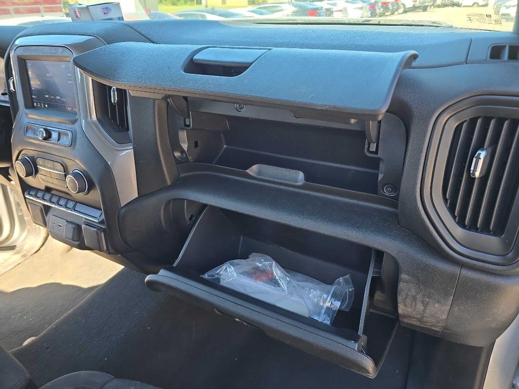 Chevrolet Silverado 1500 4WD Crew Cab 147" Custom 2022