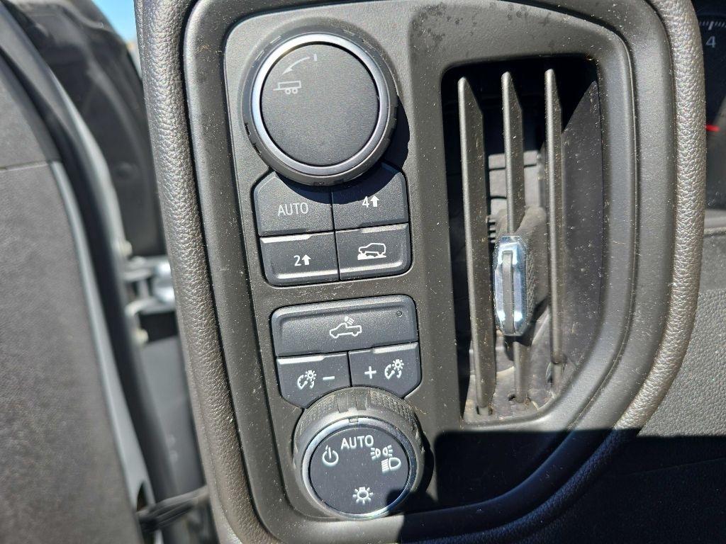 Chevrolet Silverado 1500 4WD Crew Cab 147" Custom 2022