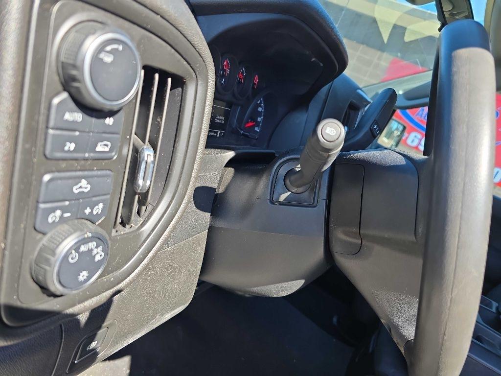 Chevrolet Silverado 1500 4WD Crew Cab 147" Custom 2022