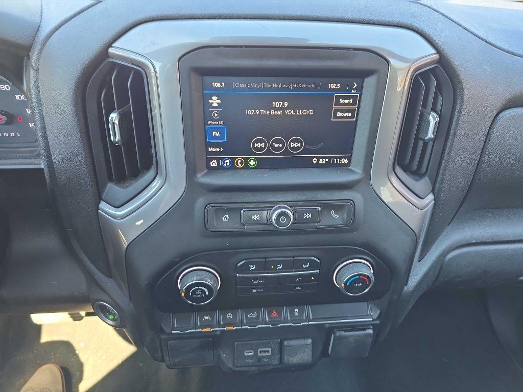 Chevrolet Silverado 1500 4WD Crew Cab 147" Custom 2022