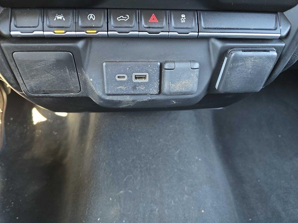 Chevrolet Silverado 1500 4WD Crew Cab 147" Custom 2022