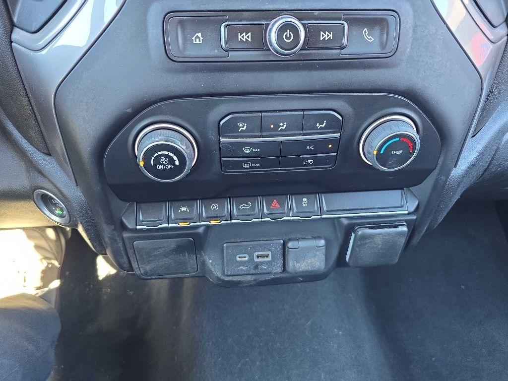 Chevrolet Silverado 1500 4WD Crew Cab 147" Custom 2022