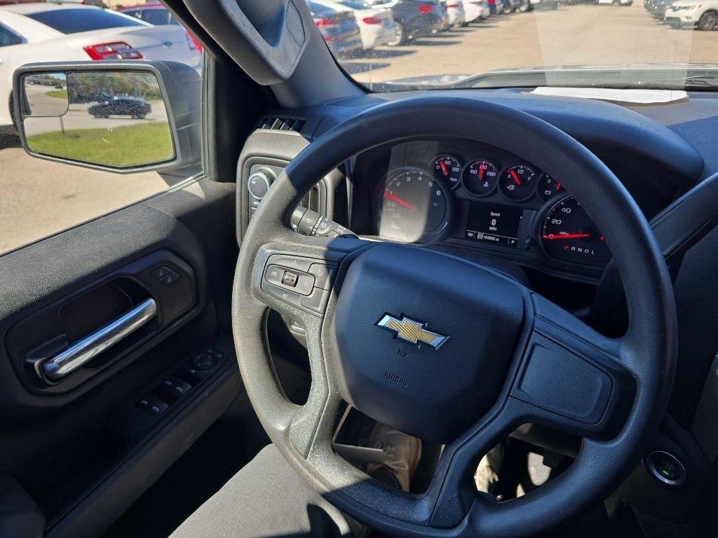 Chevrolet Silverado 1500 4WD Crew Cab 147" Custom 2022