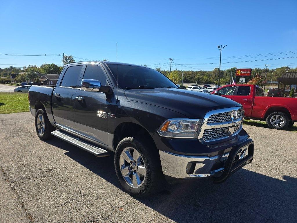 RAM 1500 4WD Crew Cab 140.5" Laramie 2016