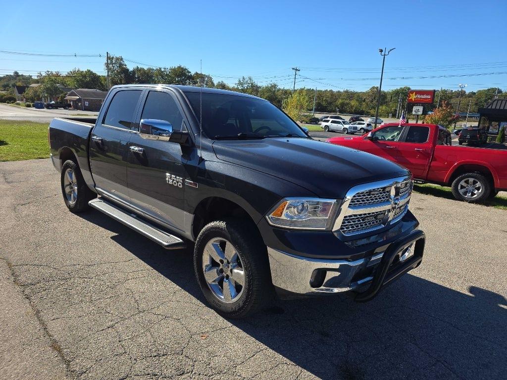 RAM 1500 4WD Crew Cab 140.5" Laramie 2016