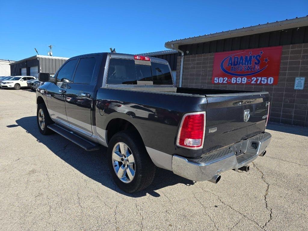 RAM 1500 4WD Crew Cab 140.5" Laramie 2016